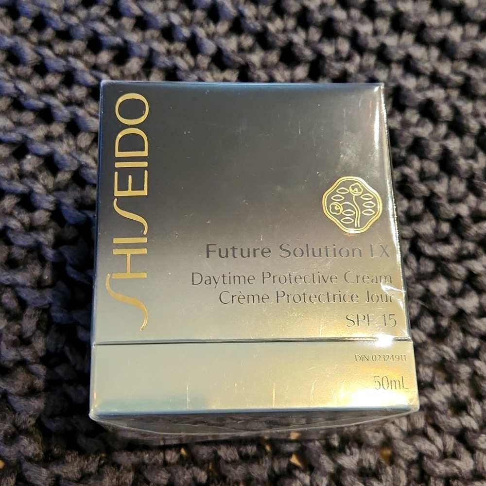 Shiseido Future Solution LX Daytime Protective Cream SPF15 50mL